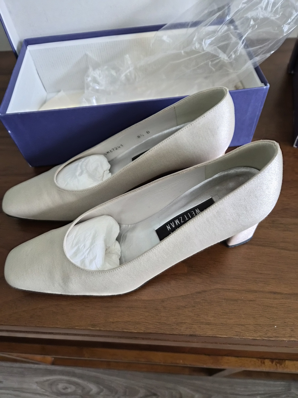 Stuart Weitzman - Picture 5 of 11